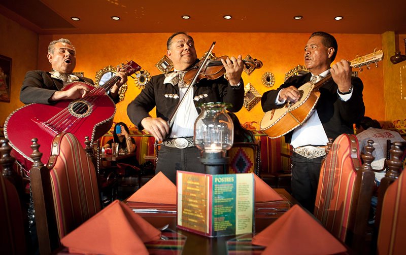 mariachi band restaurant